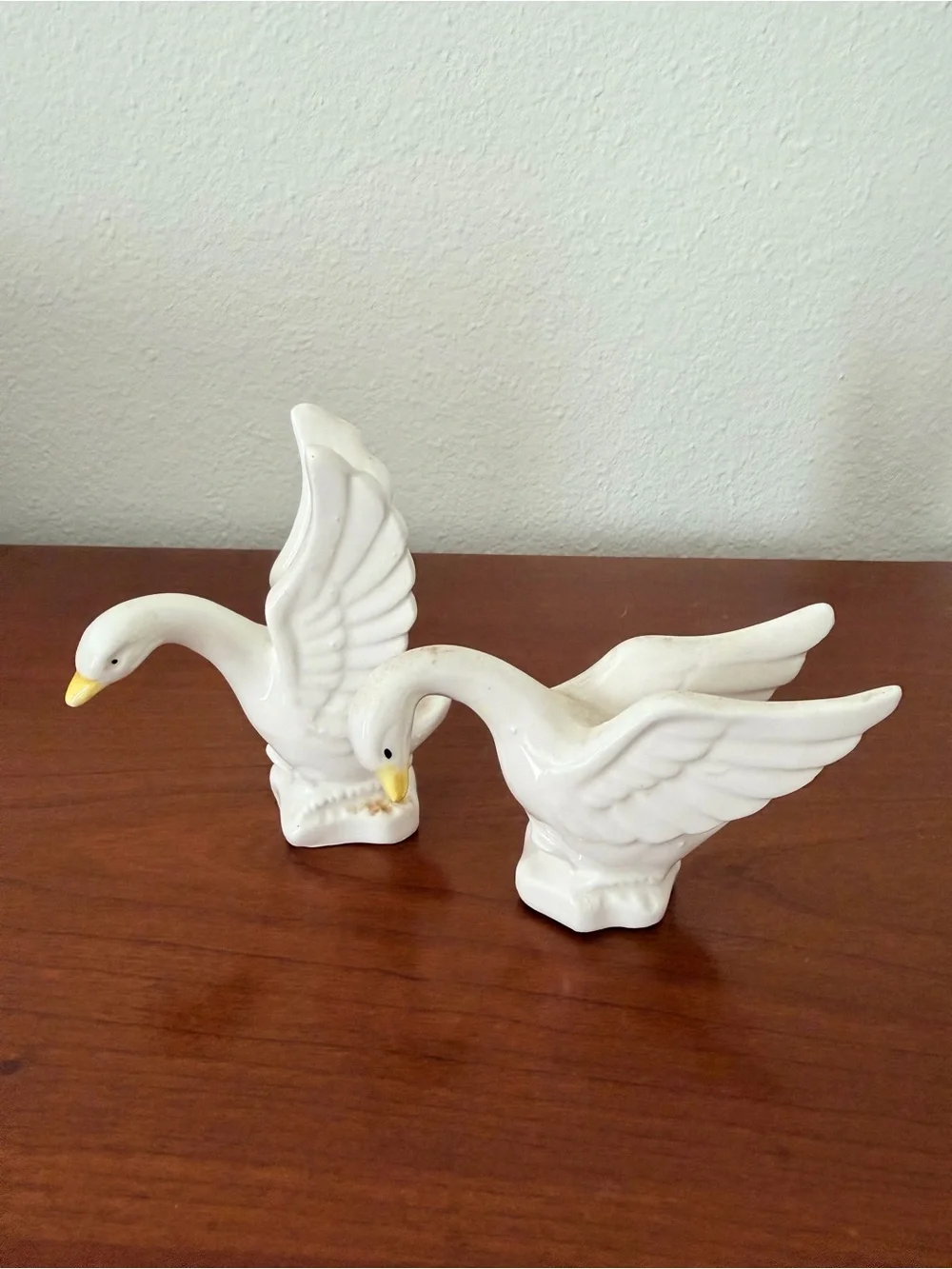 White Ceramic Small Swan Figurine Pair - Decorative Home Accent Mid Century - Picture 2 of 8